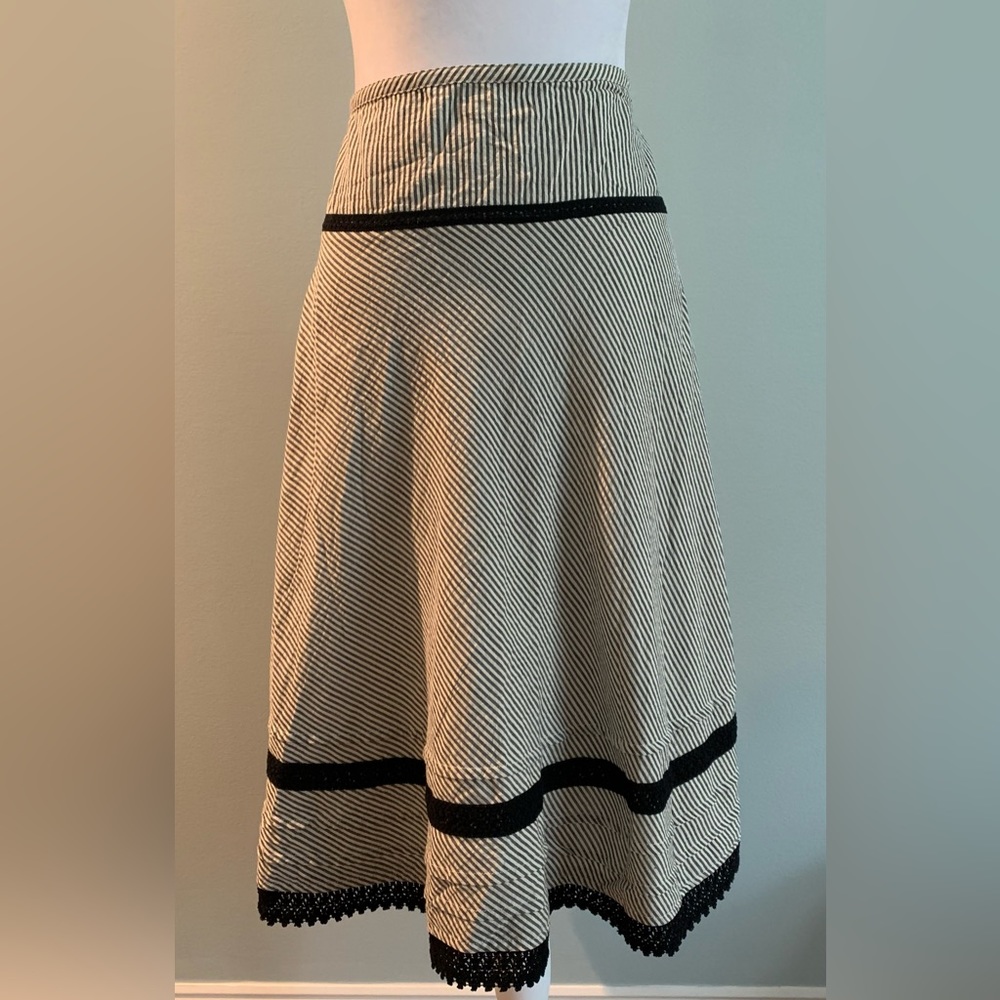 Skirt with crochet hem
